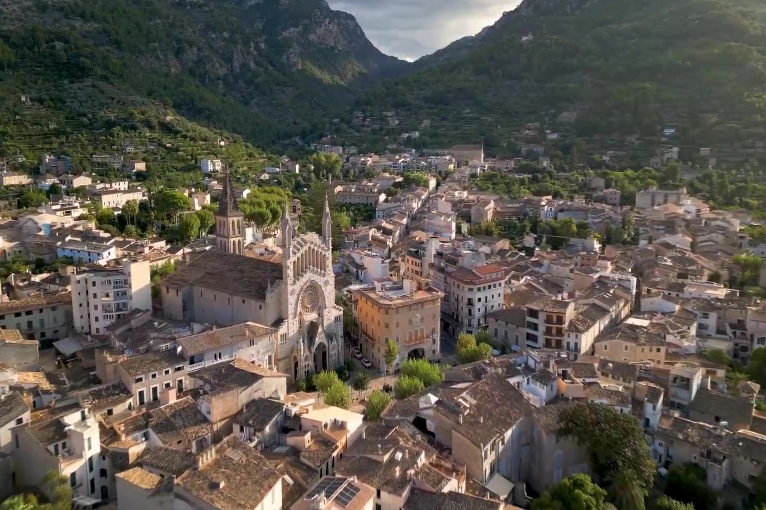 The old town of Sóller from the air, the church of Sant Bartomeu at its centre and the Serra de Tramuntana behind